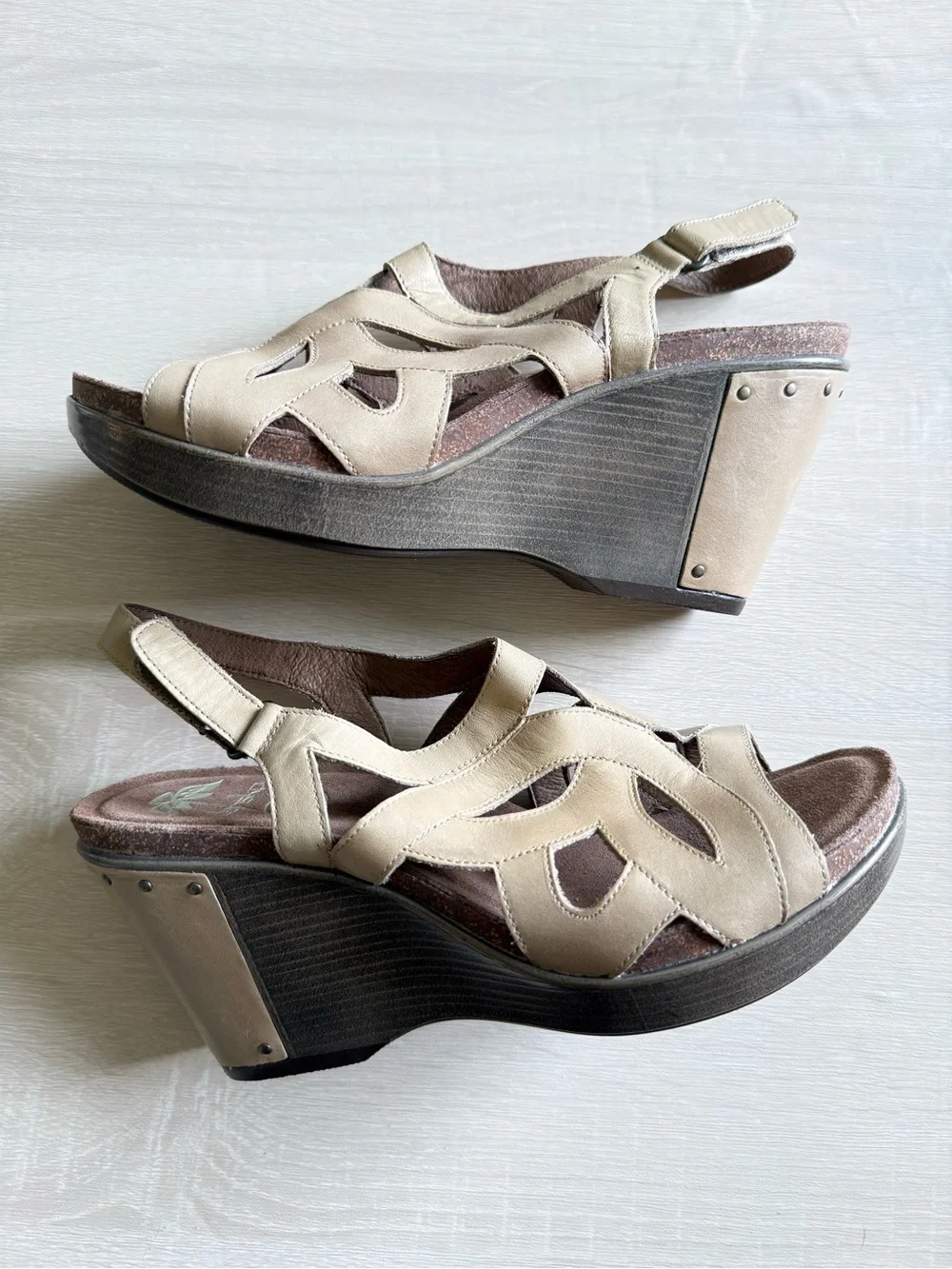 Dansko Women’s Leather Cutout Wedge Sandals Beige/Taupe Size 41